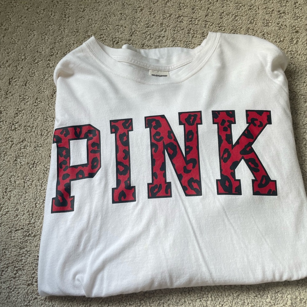 VS pink long sleeved tee